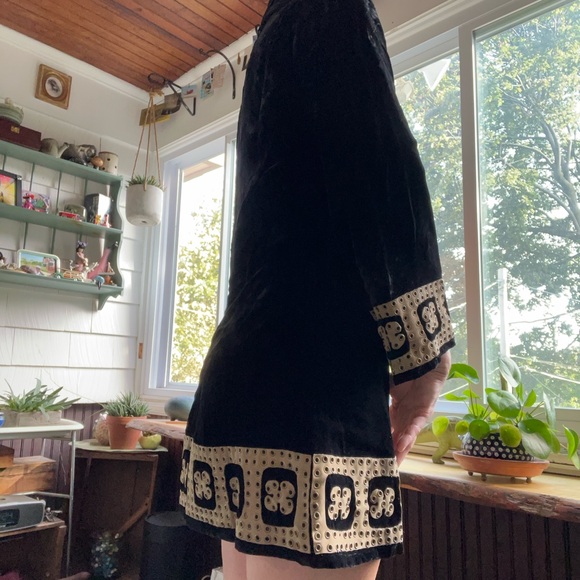 Elegant 60s velvet mini dress from London - Picture 2 of 14